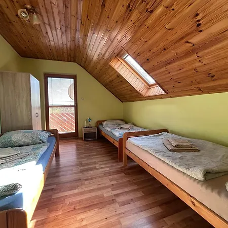Kašná Hôrka V Blízkosti Jazera Tajch, Nová Baňa