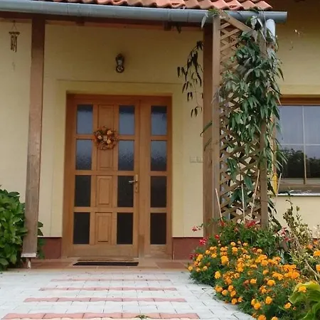 Kašná Hôrka V Blízkosti Jazera Tajch, Nová Baňa Appartement *