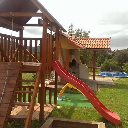 Kašná Hôrka V Blízkosti Jazera Tajch, Nová Baňa Nova Bana