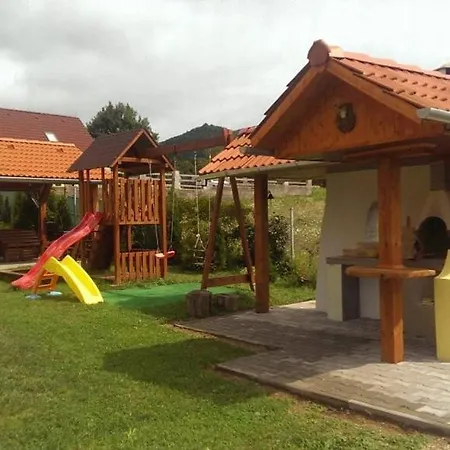 Kašná Hôrka V Blízkosti Jazera Tajch, Nová Baňa Nova Bana